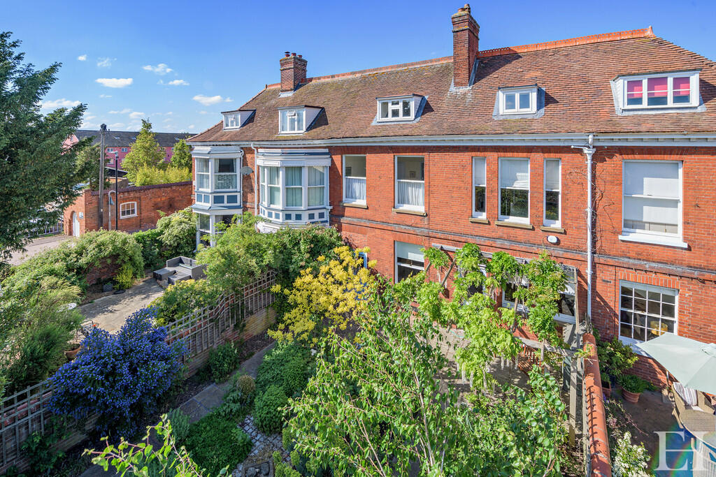 8647635-exteriorW...