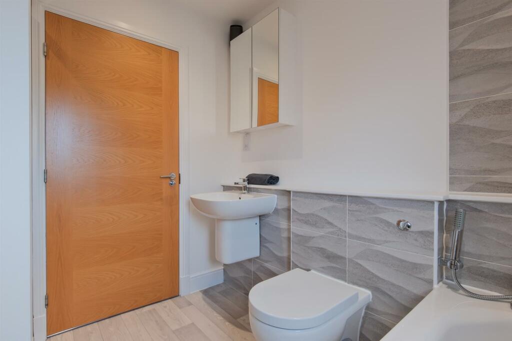 013-5 Curriefield View, Cleland ML1 5GQ.jpg