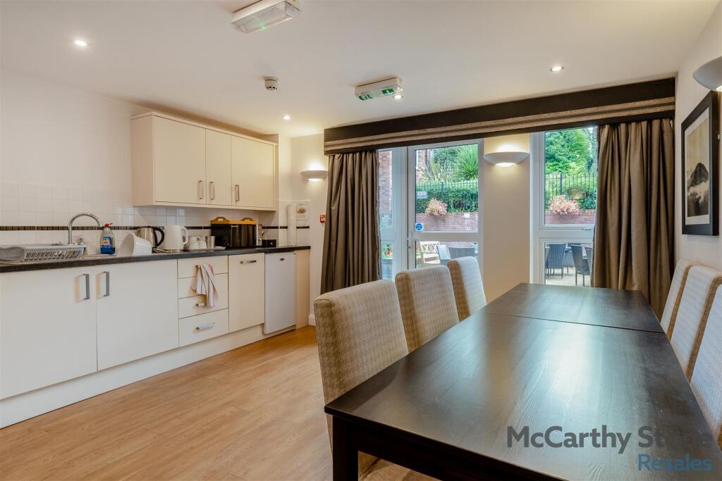 8657635-interior07.jpg