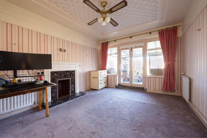 BEDROOM NO. 2/REAR LOUNGE