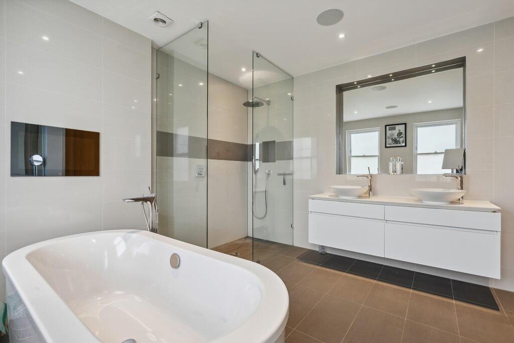 en suite principal.jpeg