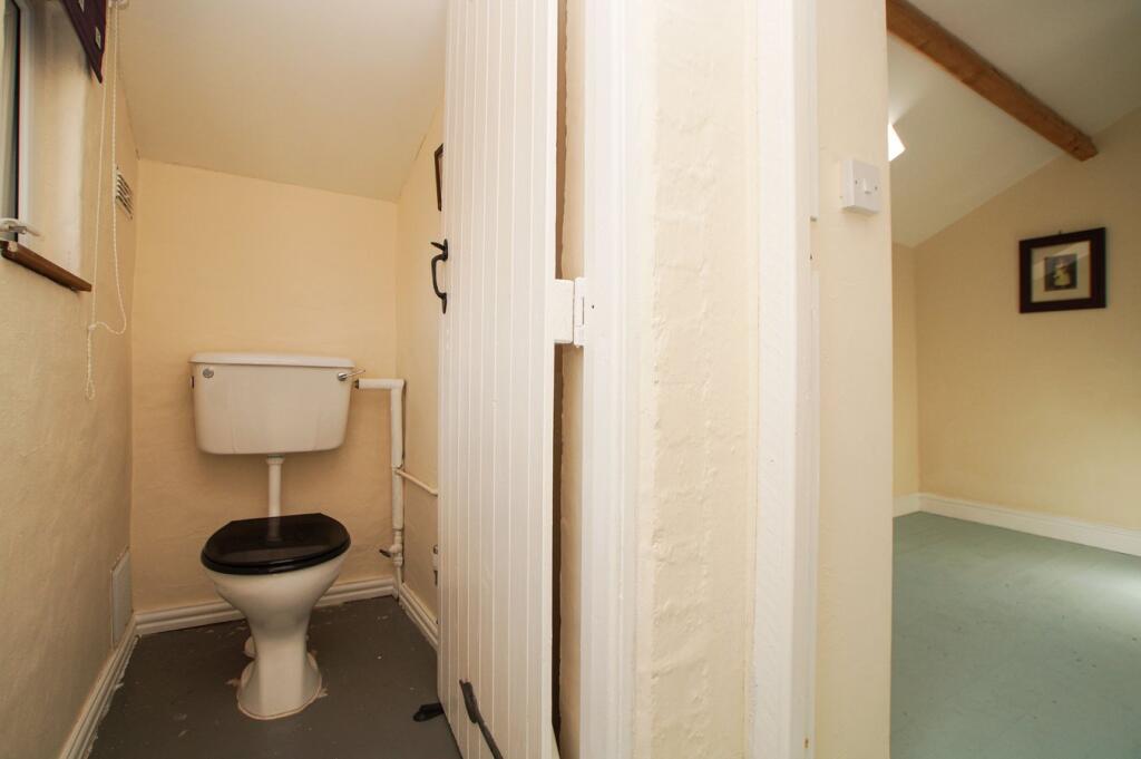 Annexe Cloakroom