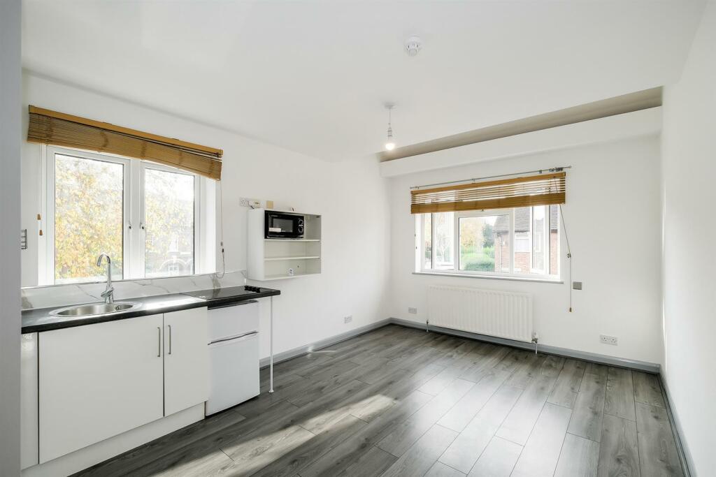 Studio 4, 84 Elphinstone Road-20_web.jpg