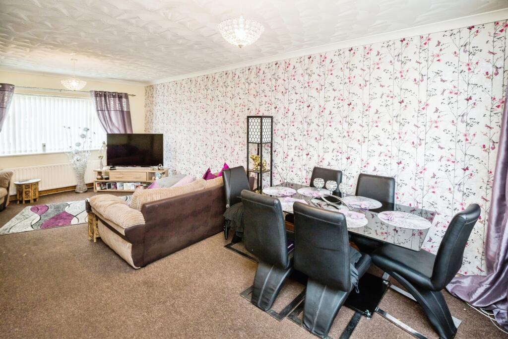 Lounge/Dining Room