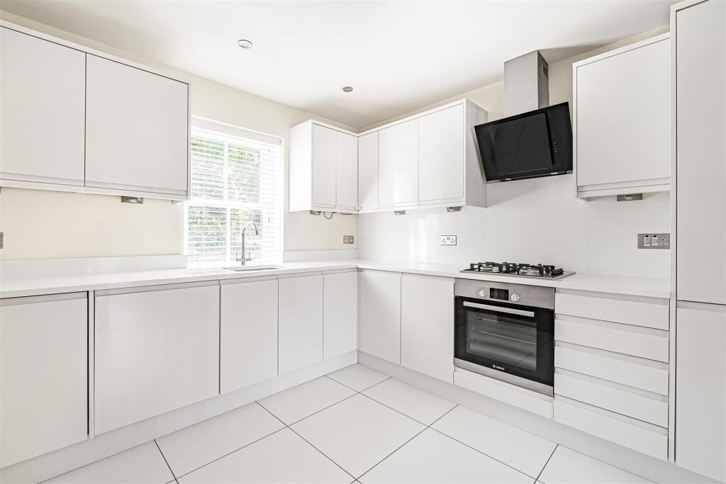 3 Chantry Lane, Towcester (28).JPG