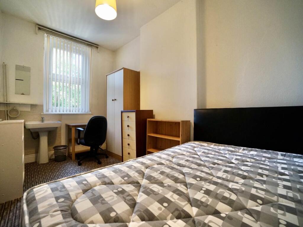 Bed2.jpg