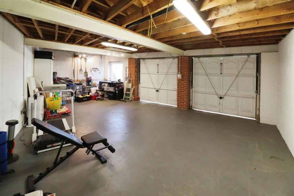 Double Garage - Internal