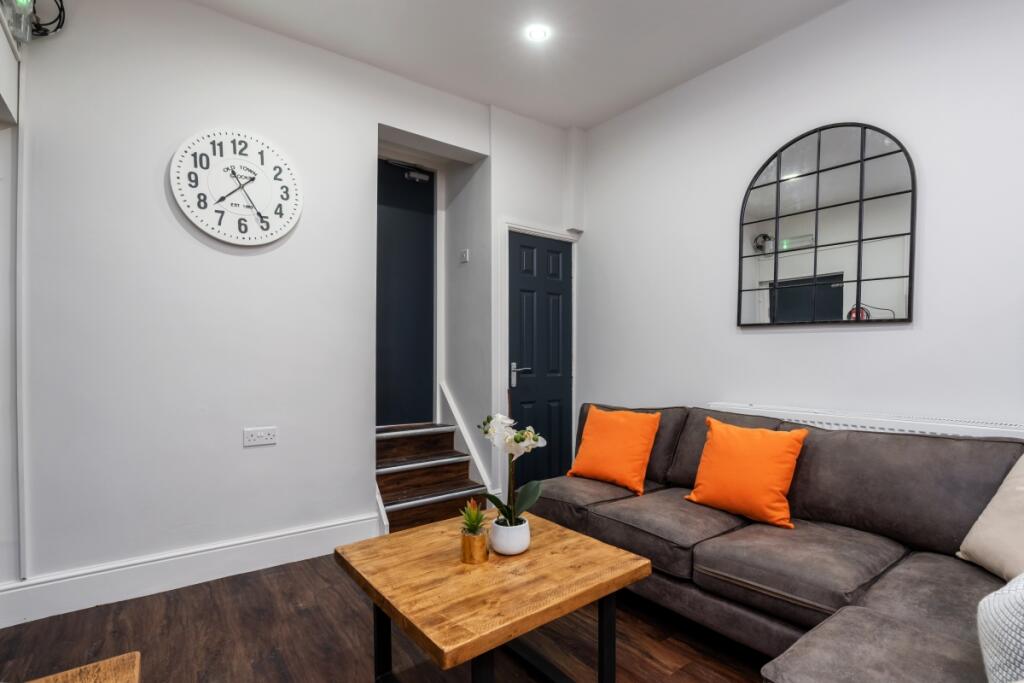 2 Lombard Grove, Living Room 3