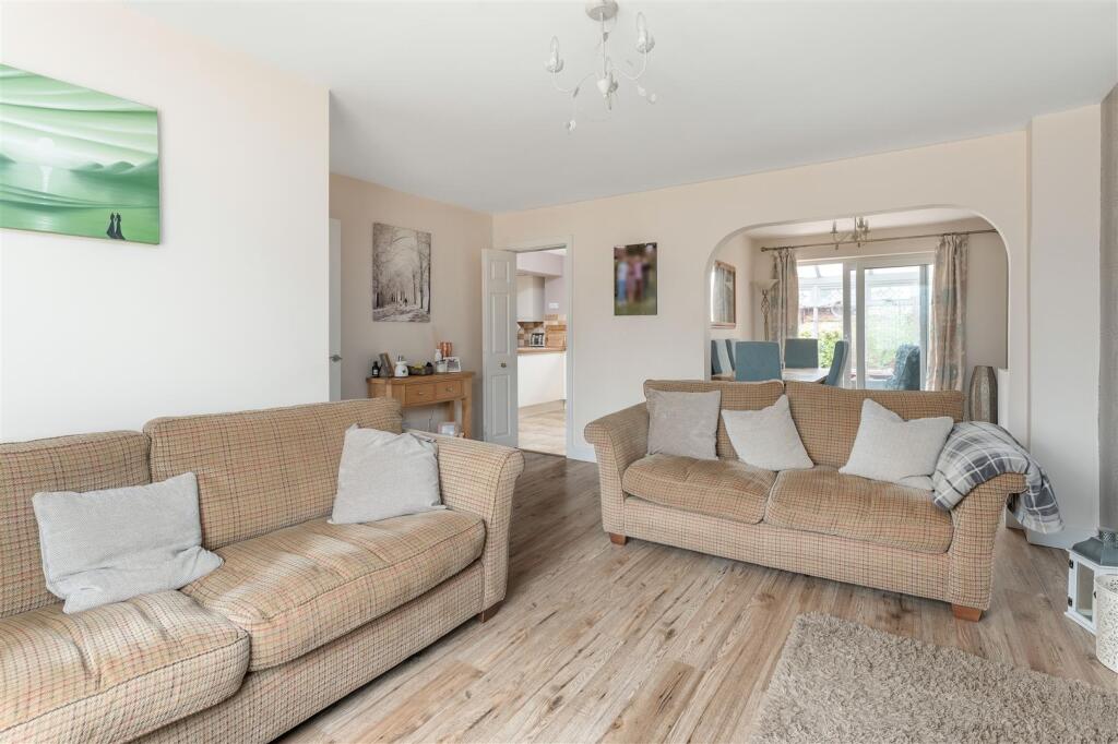 6 Woburn Close, Banbury-6.jpg