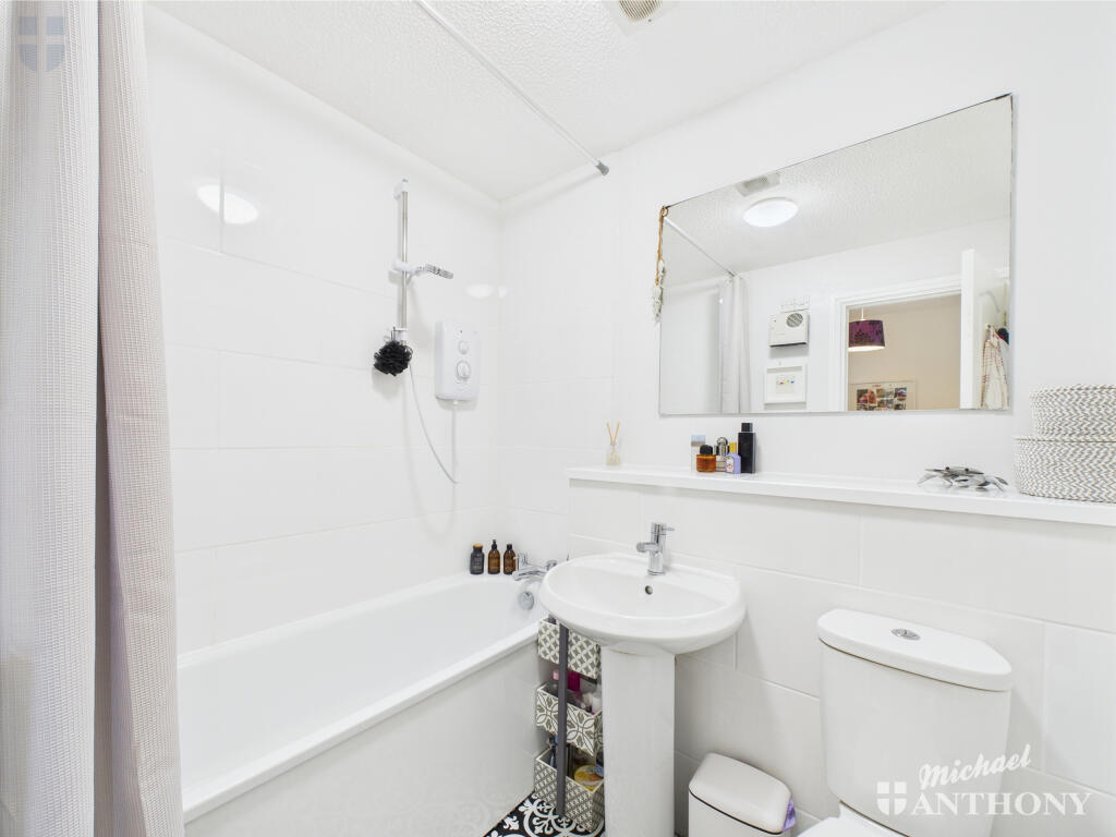 CAM03218G0-PR0633-STILL006