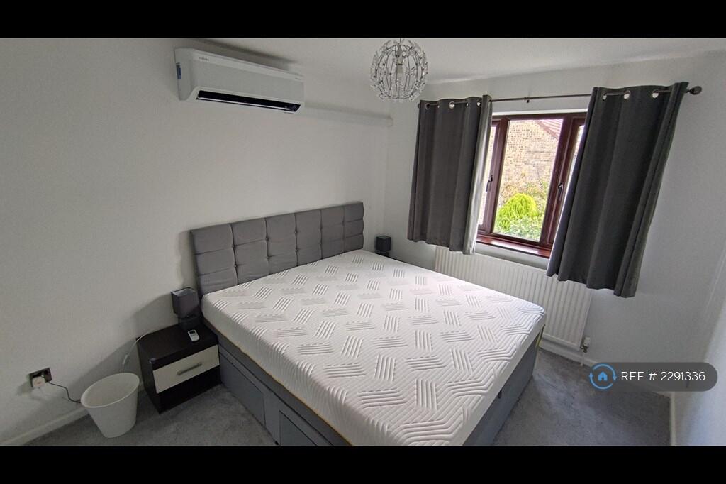 Bedroom i