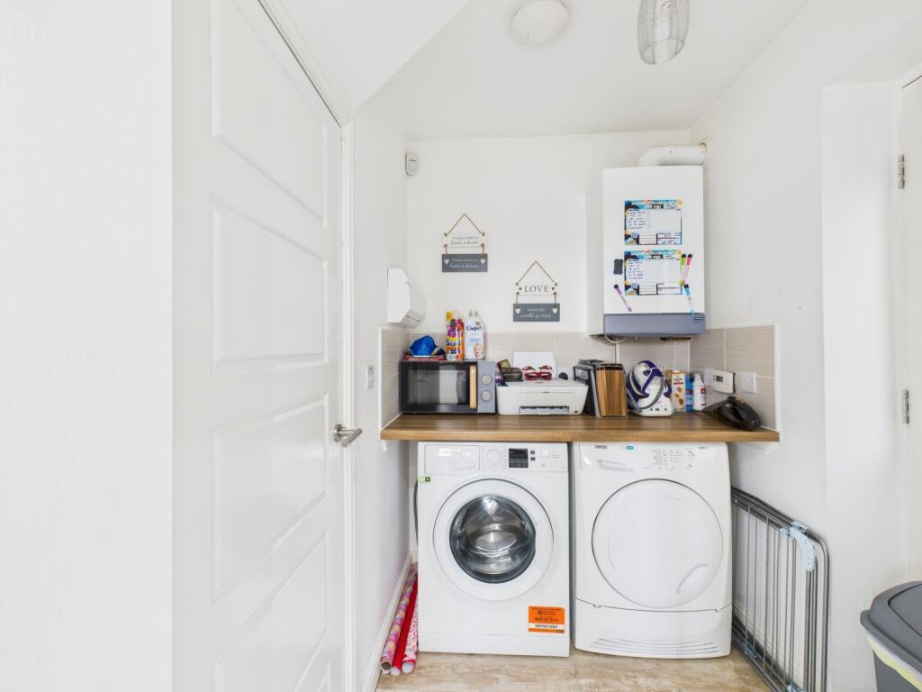 CAM03729G0-PR0193-STILL029