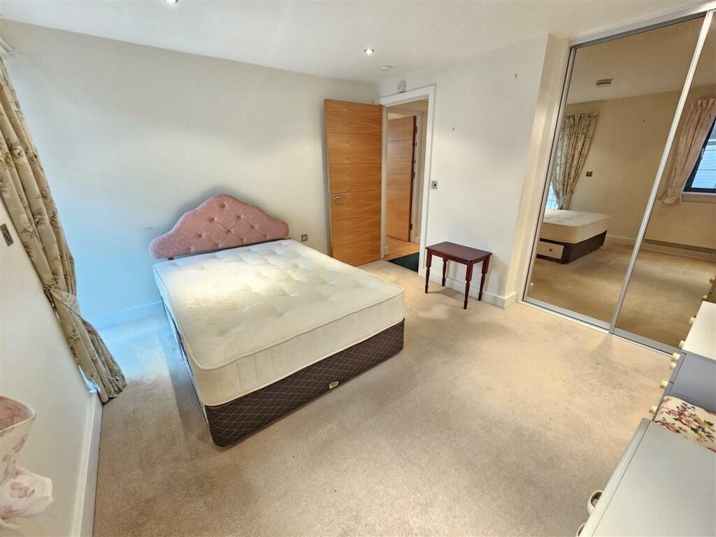 Bedroom 1.jpg