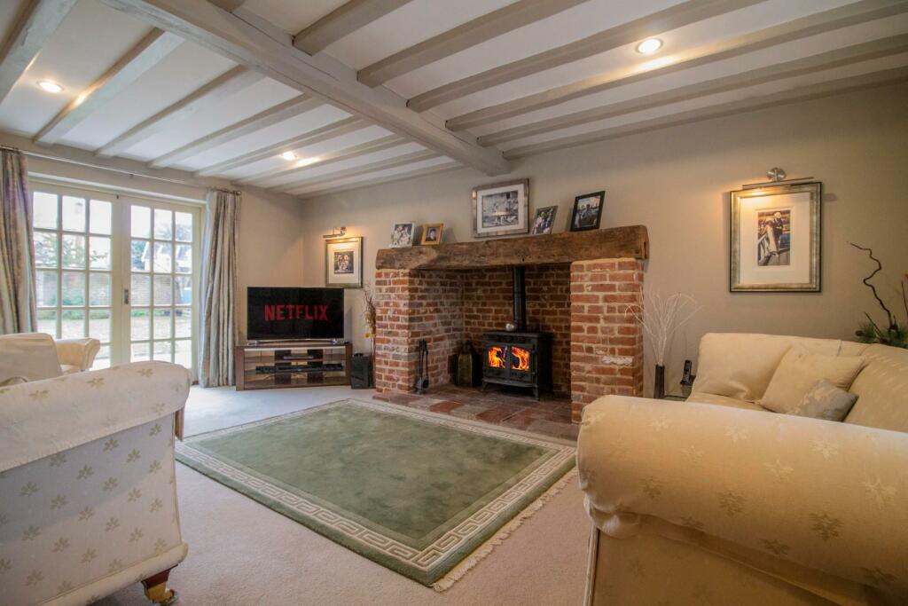4 Bear Meadow, Beyton [Sitting Room] OPT 01.jpg