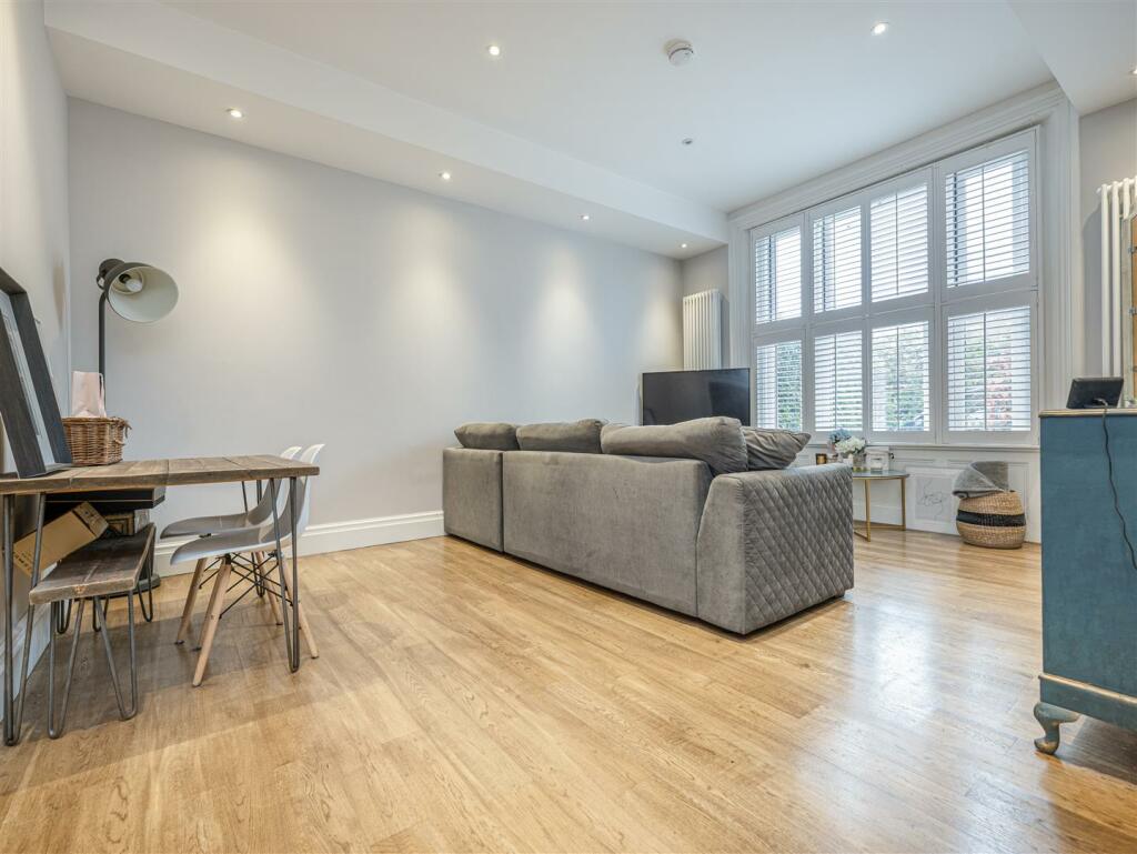 Living room4.jpg