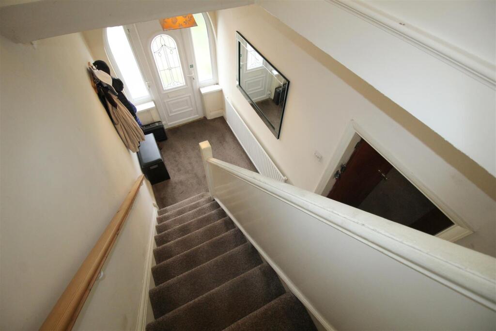 Curzon Road, 179, Hallway.JPG