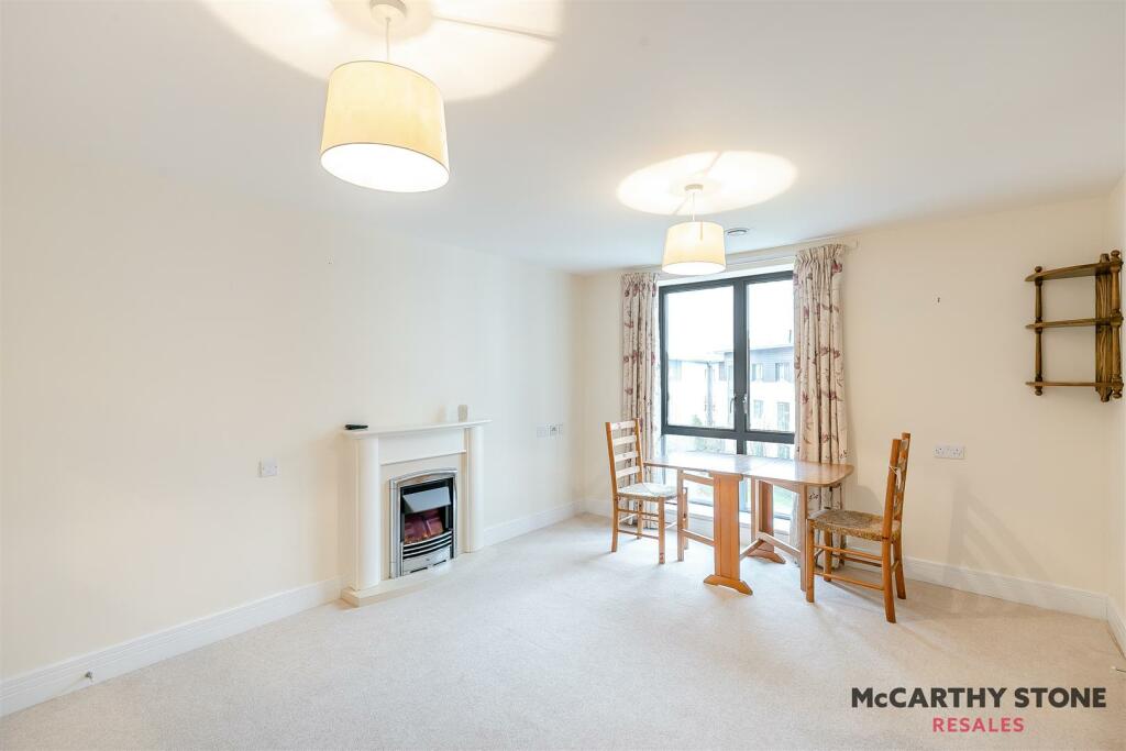8586516-interior14.jpg