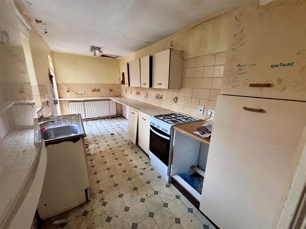 kitchen 1.jpg