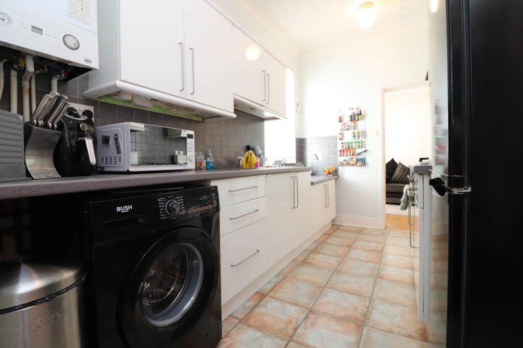 ADDITIONAL PHOTO KITCHEN