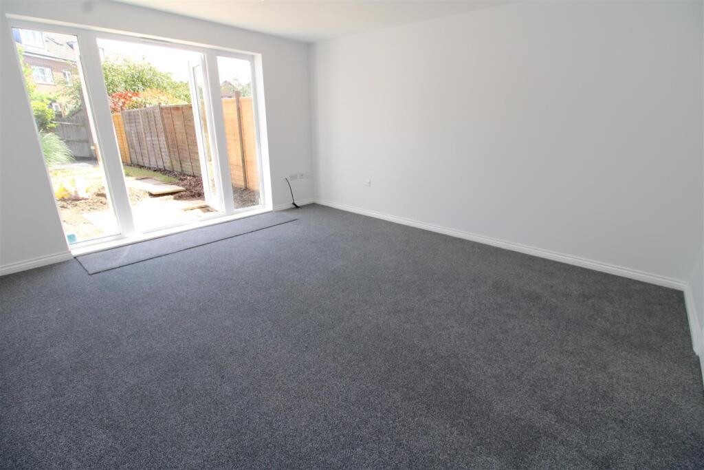 Lounge 2.JPG