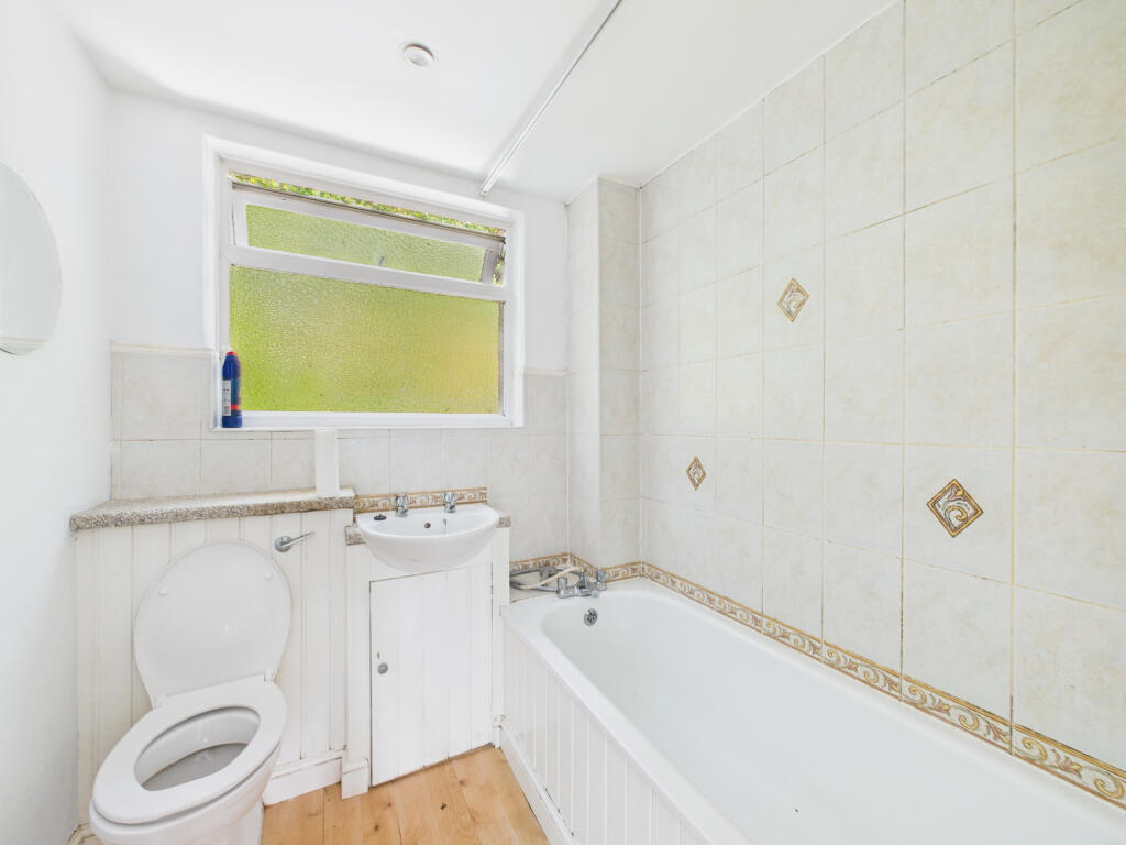 CAM02909G0-PR0505-STILL010