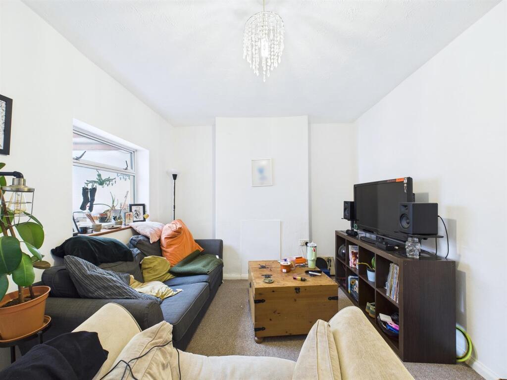 8 - Two bedroom terraced house.jpg