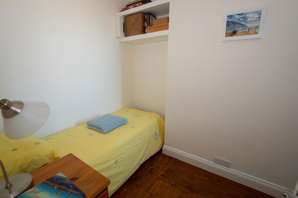 Bedroom 2 / Study