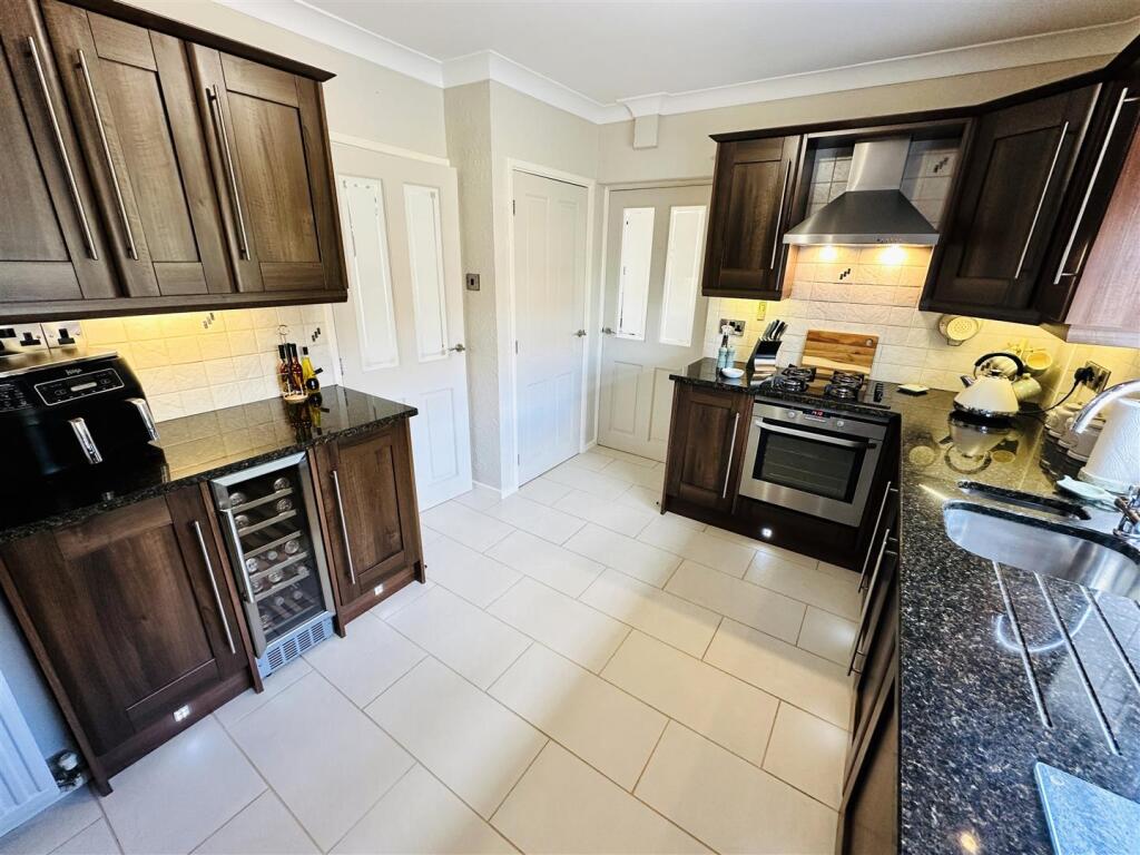 Kitchen4.jpg