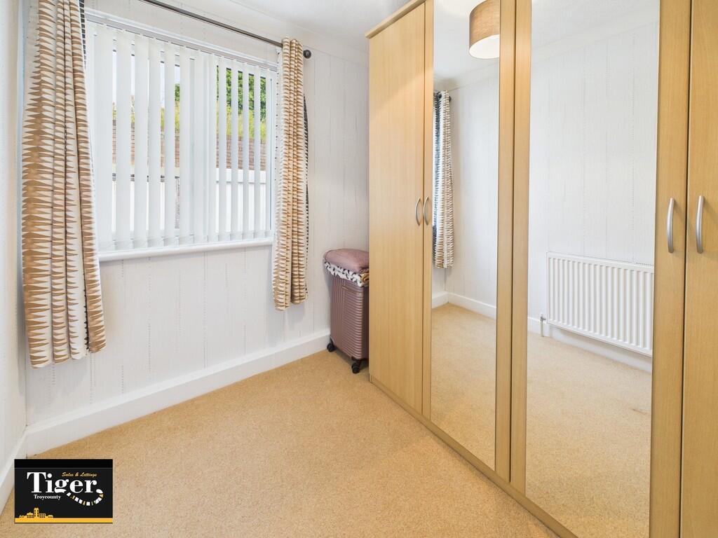 CAM02176G0-PR0496...