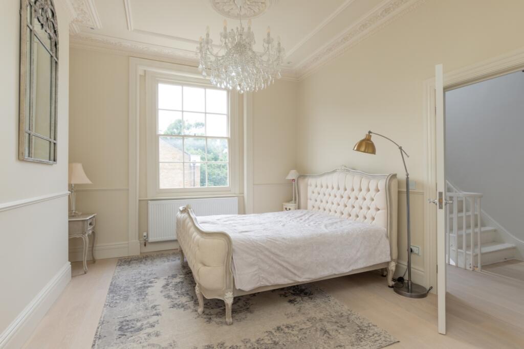 Trafalgar Avenue ...