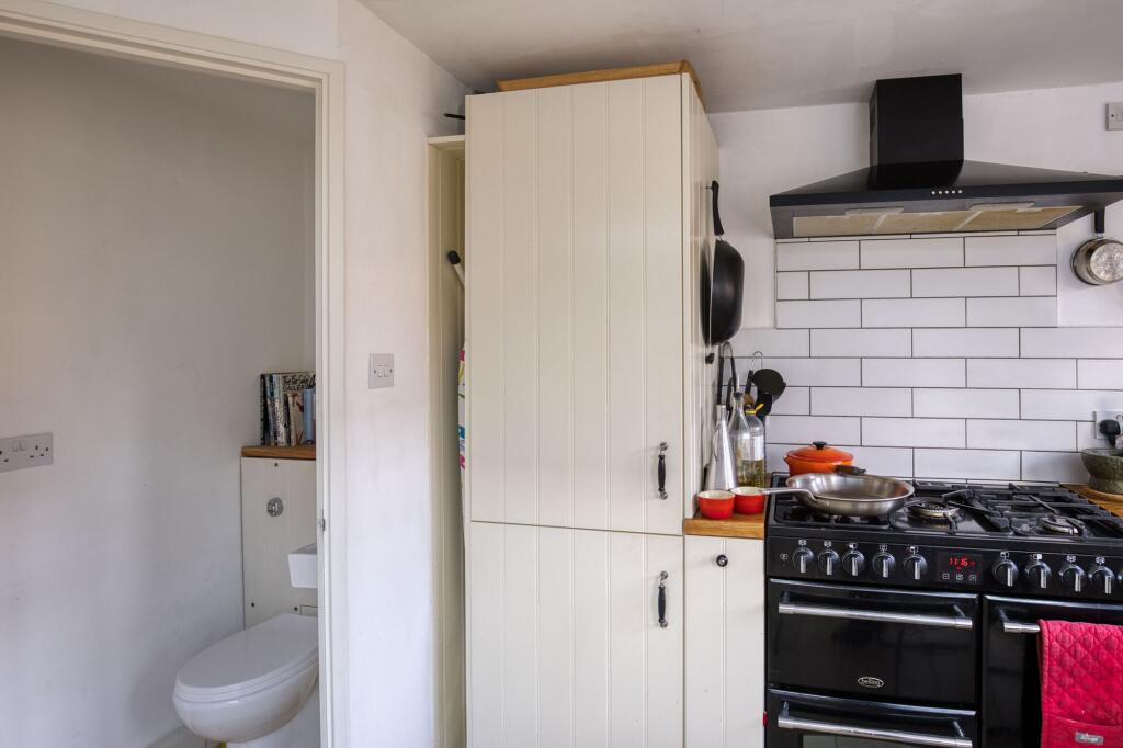 Kitchen/Cloakroom