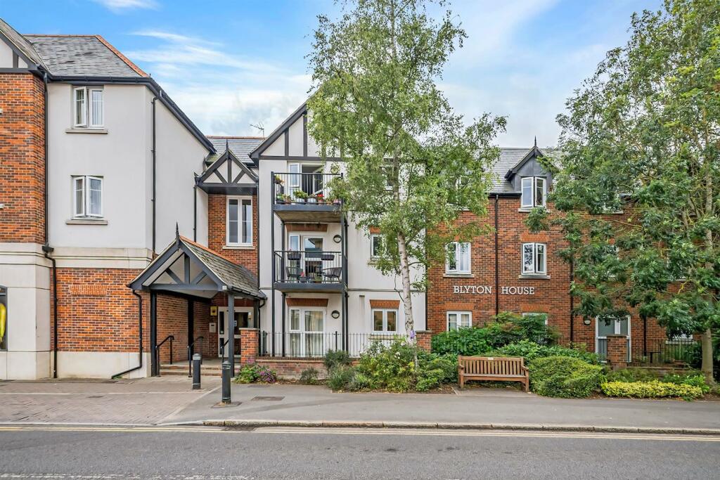 17-e1e7JPH-2 Blyton House Bourne End-45-medium.jpg