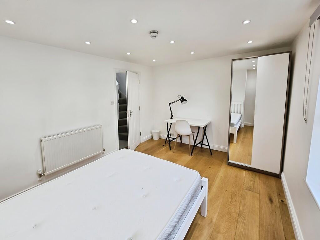 744a8e9c-Bedroom ...