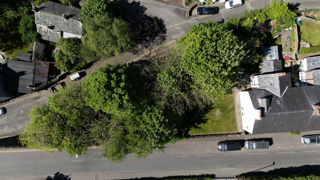 THE BANK/ADDITIONAL GARDEN