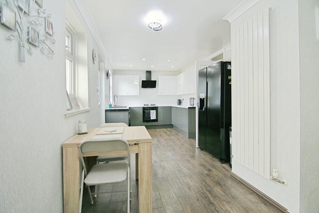 KITCHEN DINER