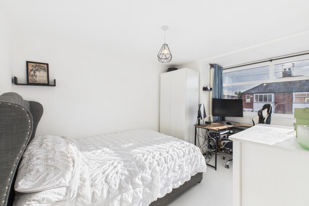 CAM03162G0-PR0227-STILL016