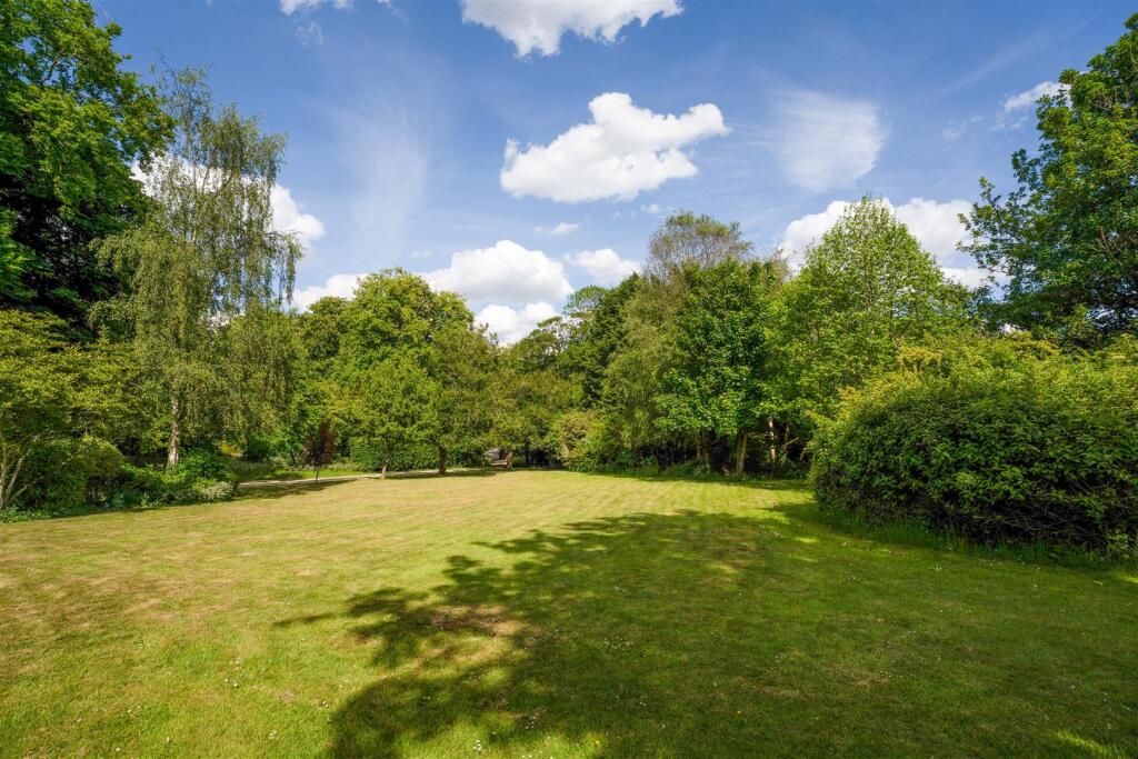 Flat 5 - communal Garden