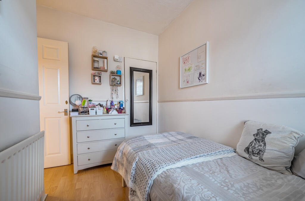 1369302-2-68f669f...