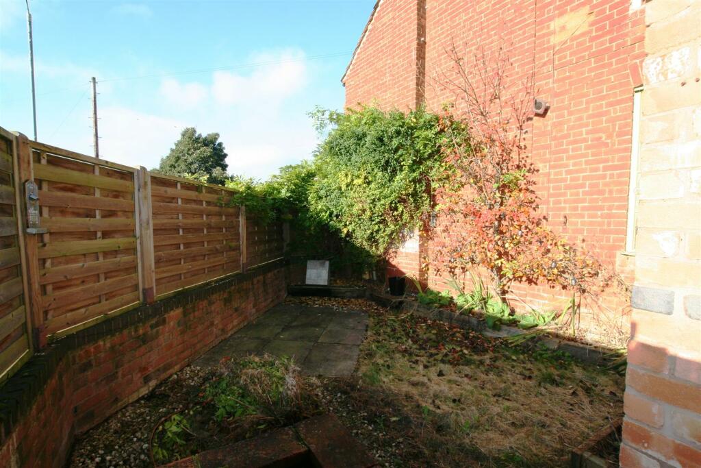 Thecornerhouse,garden.JPG