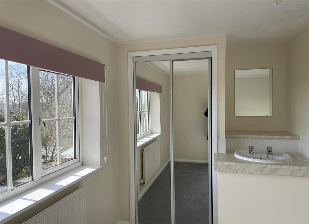 35 Cuckoo Close Bedroom 2.jpeg