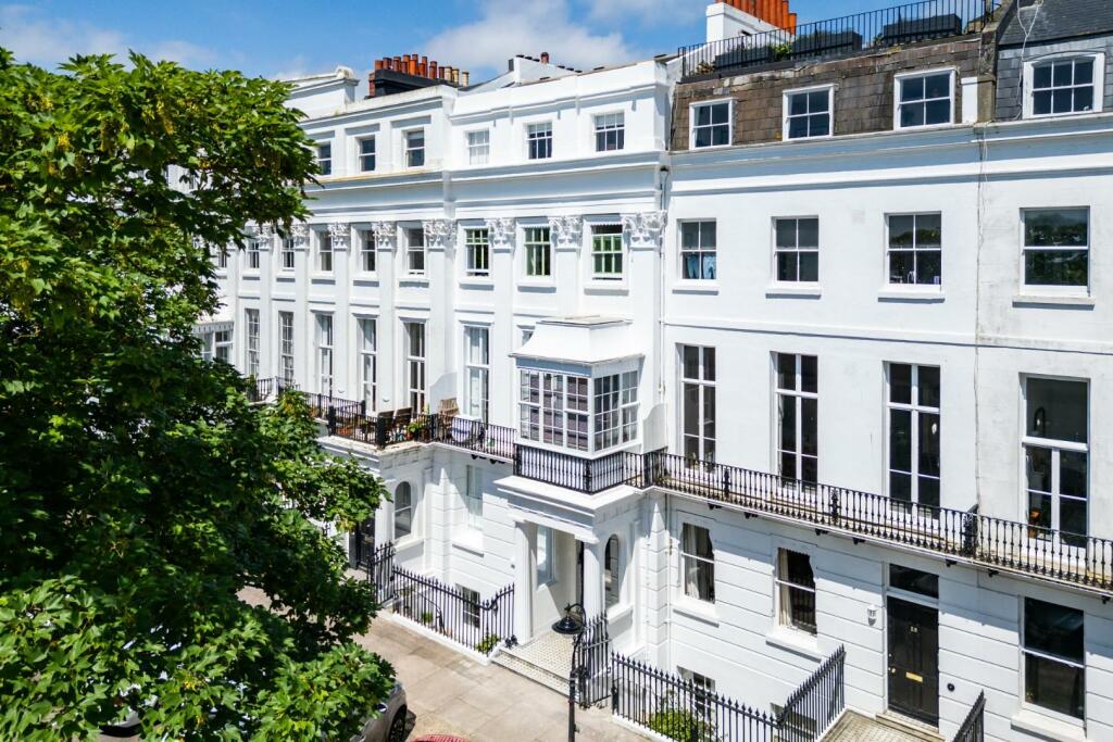 Flat 5, 27 Sussex Square-2.jpg