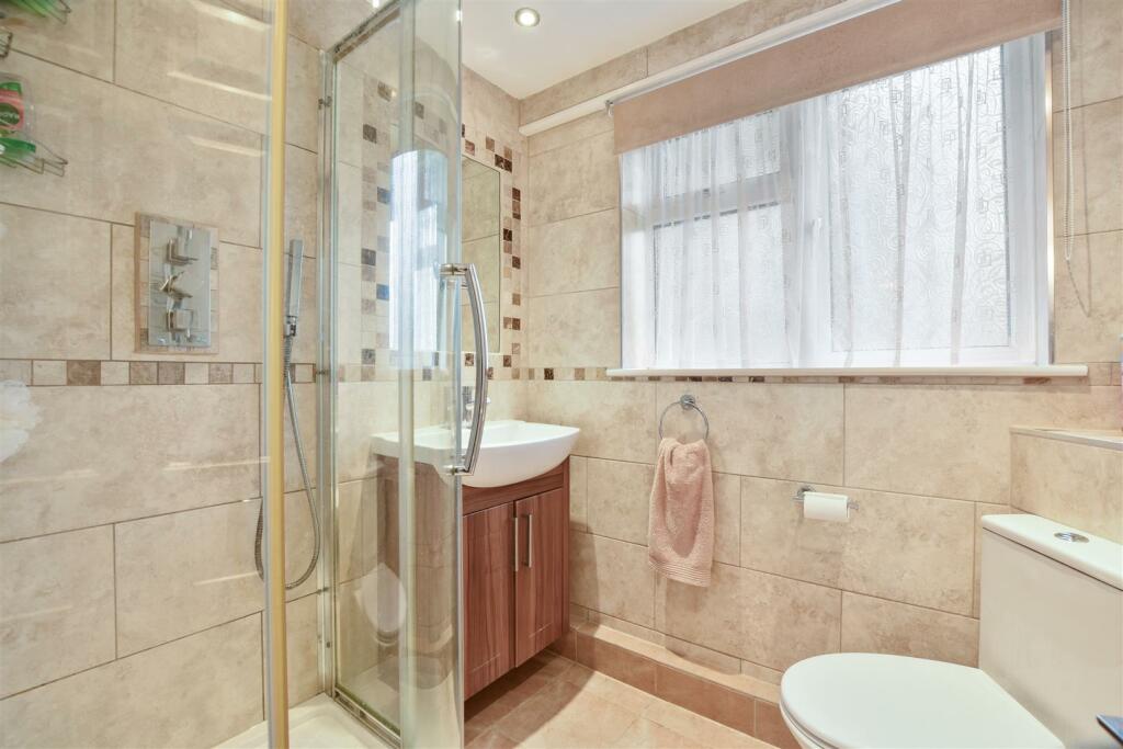 14-40d2GCWT - 25 Athelstan Gdns - Shower -Original