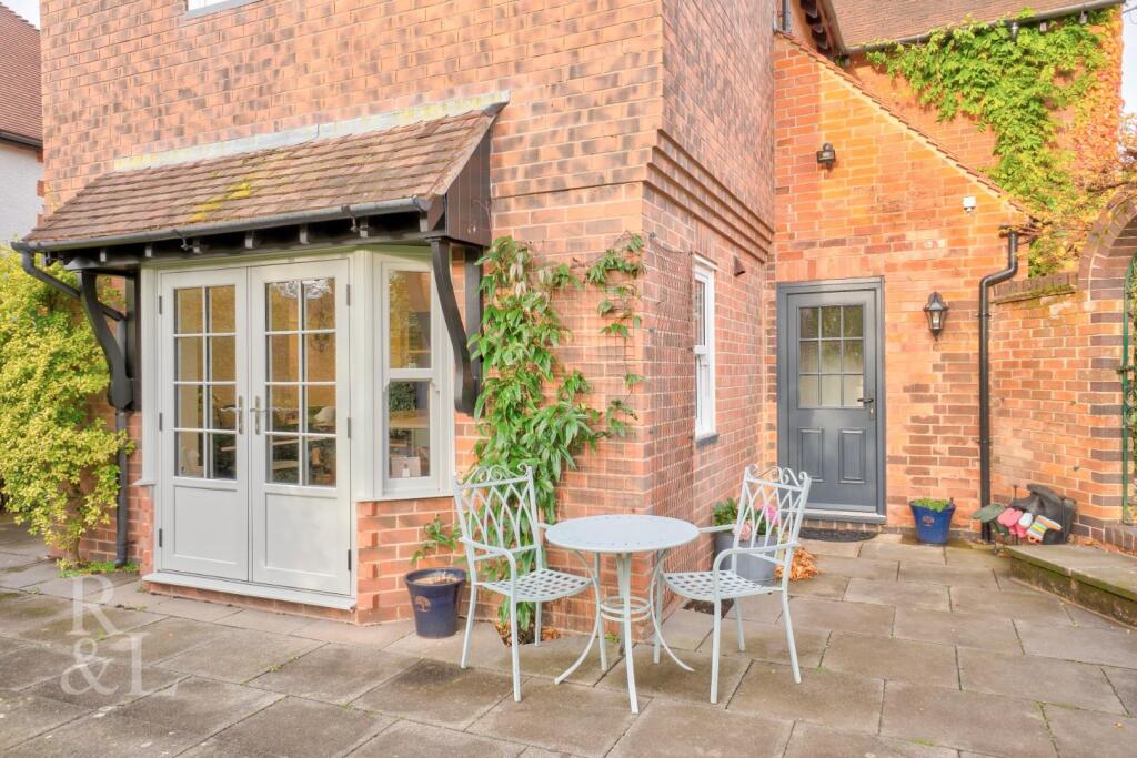 89 Burton Road (24).jpg