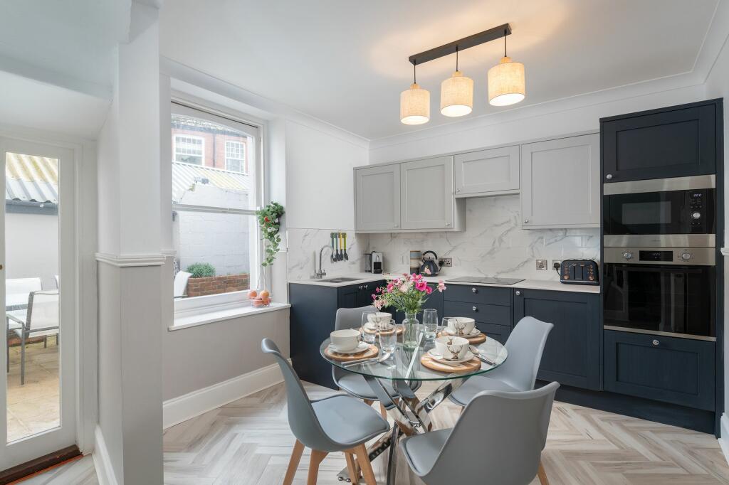 Kitchen -18 Lower St - Dartmouth