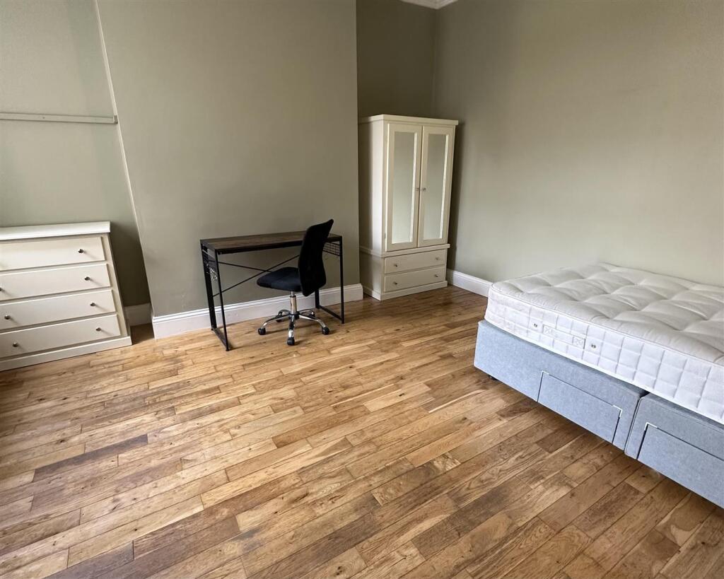 Bedroom One.jpg