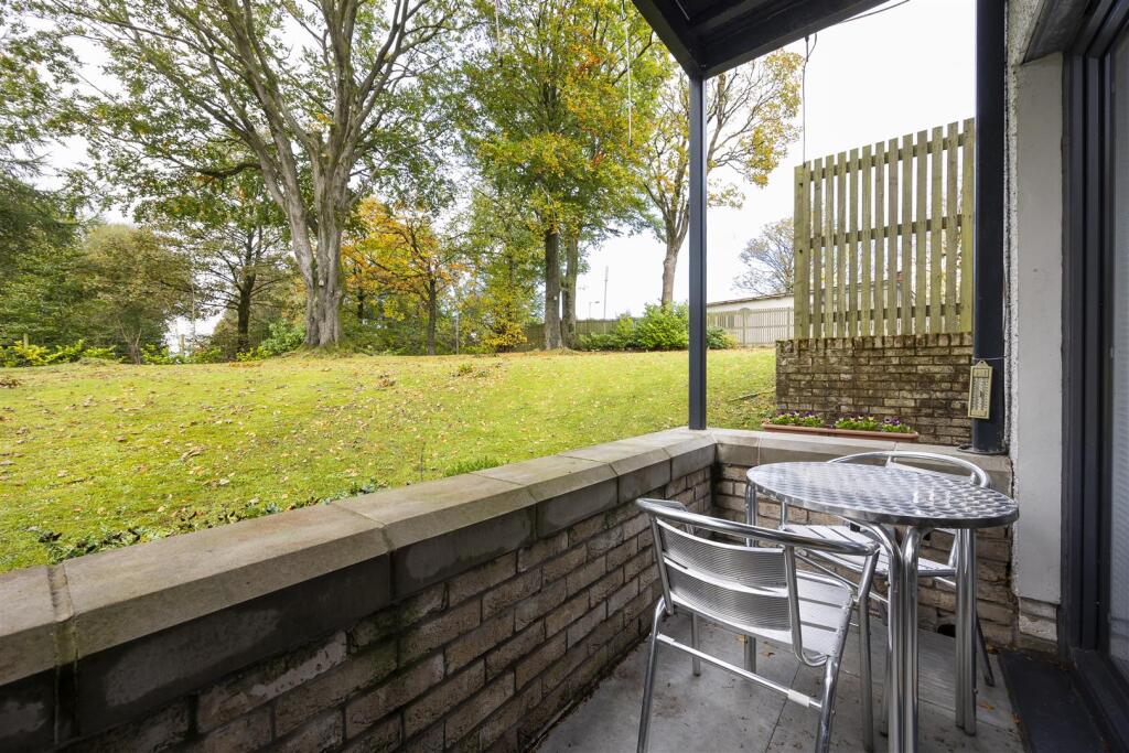 0-3_2_CYPRIAN_COURT_LENZIE_005.JPG