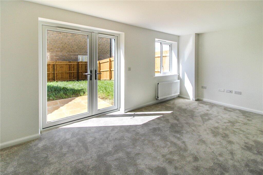 Lounge / Dining Area