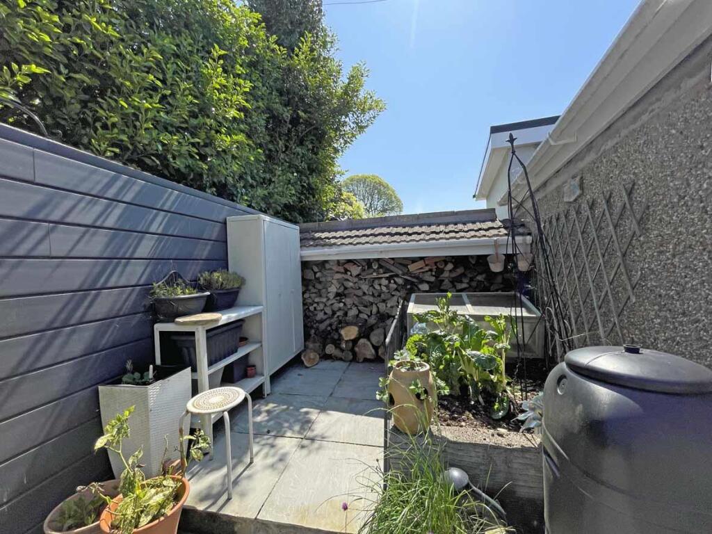 Beacon Down Avenue 40 - Garden 6.jpg