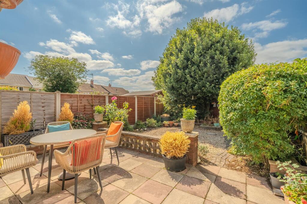 5 Harlech Close-18.jpg