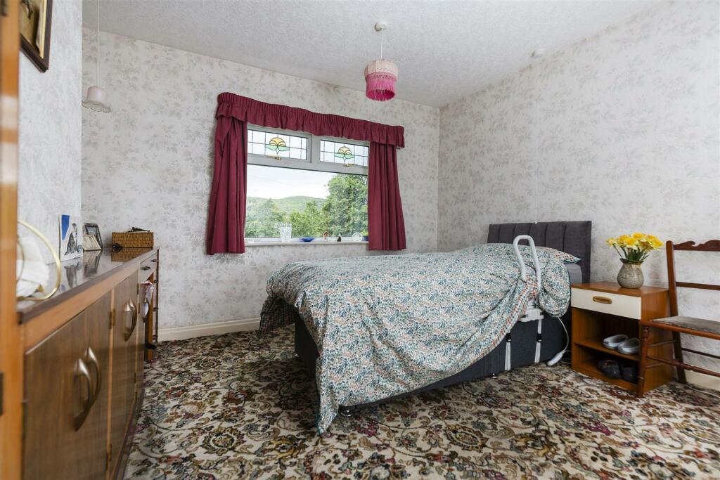 Bramleys Estate Agents - Exley Lane - Halifax (25)